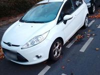 Gebraucht Ford Fiesta Titanium 82 PS (60 kW) 2010 Weiß Kleinwagen