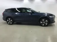 Gebraucht Volvo V60 CC Ultimate 197 PS (144 kW) 2023 Denim blue / Kombi