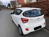 Gebraucht Hyundai i10 69 PS (50 kW) 2016 Weiß Kleinwagen