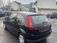 Gebraucht Ford Fiesta 69 PS (50 kW) 2004 Blau Limousine