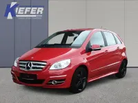 Gebraucht Mercedes B200 136 PS (100 kW) 2011 Rot Kleinwagen
