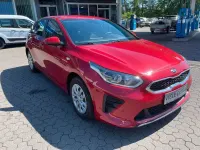 Używany Kia Ceed Attract 101 KM (74 kW) 2021 Czerwony Hatchback