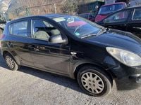 Gebraucht Hyundai i20 Edition 77 PS (56 kW) 2012 Schwarz Kleinwagen