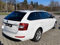 Gebraucht Skoda Octavia Ambition 150 PS (110 kW) 2014 Weiß Kleinwagen
