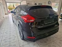 Second-hand Ford Focus ST-Line 120 CP (88 kW) 2017 Negru Berlinǎ