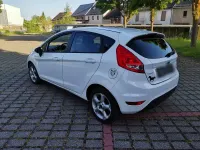 Gebraucht Ford Fiesta 82 PS (60 kW) 2010 Weiß Kleinwagen