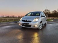 Gebraucht Toyota Yaris 99 PS (72 kW) 2011 Silber Kleinwagen
