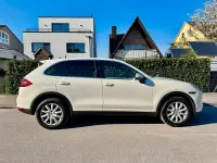 Używany Porsche Cayenne 300 KM (220 kW) 2012 Biały SUV