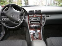 Gebraucht Mercedes 220 143 PS (105 kW) 2000 Blau Limousine