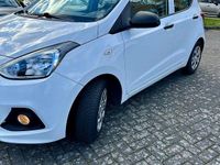Gebraucht Hyundai i10 67 PS (49 kW) 2016 Weiß Kleinwagen