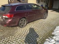 Gebraucht Toyota Avensis Multidrive S 147 PS (108 kW) 2012 Rot Kombi