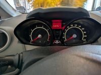 Gebraucht Ford Fiesta Trend 82 PS (60 kW) 2010 Weiß Kleinwagen