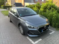 Gebraucht Hyundai i30 Select 99 PS (72 kW) 2018 Grau Limousine