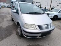 Second-hand VW Sharan 150 CP (110 kW) 2002 Argintiu Monovolum