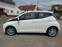 Gebraucht Toyota Aygo X-play 69 PS (50 kW) 2016 Weiß Kleinwagen