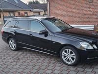 Gebraucht Mercedes E220 Avantgarde 170 PS (125 kW) 2012 Schwarz Limousine