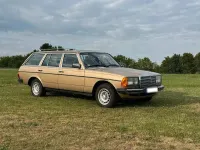 Używany Mercedes E280 180 KM (132 kW) 1982 Złoty Kombi