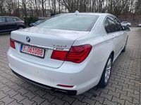 Gebraucht BMW 740 306 PS (225 kW) 2012 Weiß Limousine