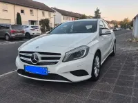 Gebraucht Mercedes A180 Urban 122 PS (89 kW) 2014 Weiß Kleinwagen