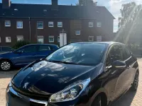 Gebraucht Peugeot 208 82 PS (60 kW) 2016 Schwarz Kleinwagen