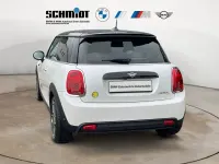 Gebraucht Mini Cooper SE Classic 135 kW (184 PS) 2023 Weiß Kleinwagen