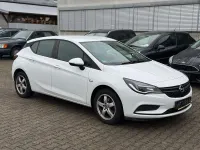 Używany Opel Astra Selection 105 KM (77 kW) 2016 Biały Sedan/Limuzyna