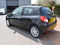 Second-hand Renault Clio II 75 CP (55 kW) 2010 Negru Berlinǎ