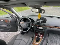Usado Mercedes E220 150 CV (110 kW) 2003 Gris Berlina