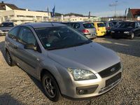 Gebraucht Ford Focus Trend 101 PS (74 kW) 2005 Silber (metallic) Limousine