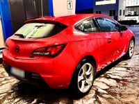Gebraucht Opel Astra GTC 140 PS (102 kW) 2013 Rot Coupé