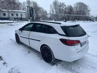 Używany Opel Astra Edition 95 KM (69 kW) 2016 Biały Kombi