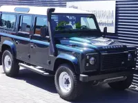 Gebraucht Land Rover Defender 122 PS (89 kW) 2016 British racing green Kombi