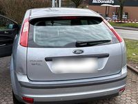 Gebraucht Ford Focus 100 PS (73 kW) 2004 Grau Kombi