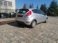Gebraucht Ford Fiesta Trend 82 PS (60 kW) 2010 Polarsilber metallic Kleinwagen