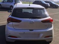 Gebraucht Hyundai i20 GO! 75 PS (55 kW) 2016 Silber Limousine