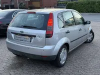 Gebraucht Ford Fiesta Trend 80 PS (58 kW) 2005 Silber Kleinwagen
