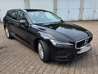 Gebraucht Volvo V60 Momentum 150 PS (110 kW) 2020 Schwarz Kombi