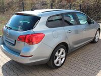 Usata Opel Astra Design Edition 95 CV (69 kW) 2011 Argento Station wagon
