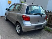 Gebraucht Toyota Yaris 66 PS (48 kW) 2004 Silber Limousine