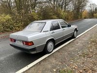 Gebraucht Mercedes 190 118 PS (86 kW) 1989 Silber Limousine