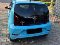 Używany VW e-up! Style 61 kW (83 KM) 2022 Niebieski Hatchback