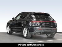 Gebraucht Porsche Macan 265 PS (194 kW) 2023 Tiefschwarzmetallic SUV