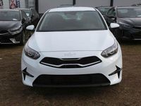 Neu Kia Ceed Vision 140 PS (102 kW) 2025 Carraraweiß Kleinwagen