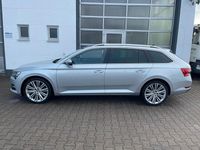 Gebraucht Skoda Superb Style 200 PS (147 kW) 2022 Stribrna brilliant/ brilliants Kombi