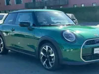 Gebraucht Mini Cooper Coupé Favoured 156 PS (114 kW) 2024 British racing green Coupé