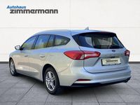 Używany Ford Focus Cool & Connect 125 KM (91 kW) 2022 Srebrny Kombi