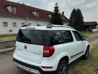 Gebraucht Skoda Yeti Tour 110 PS (80 kW) 2015 Weiß SUV