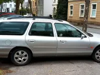 Gebraucht Ford Mondeo Ghia 131 PS (96 kW) 1999 Silber Kombi