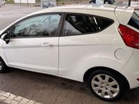 Gebraucht Ford Fiesta Trend 60 PS (44 kW) 2010 Weiß Kleinwagen