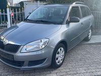 Gebraucht Skoda Fabia Ambiente 69 PS (50 kW) 2012 Grau Limousine